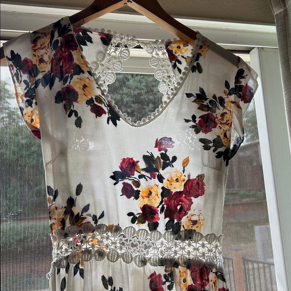 💐 Floral Crochet/Lace-Trimmed Maxi Dress